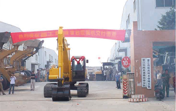 第一臺晉工挖掘機下線。